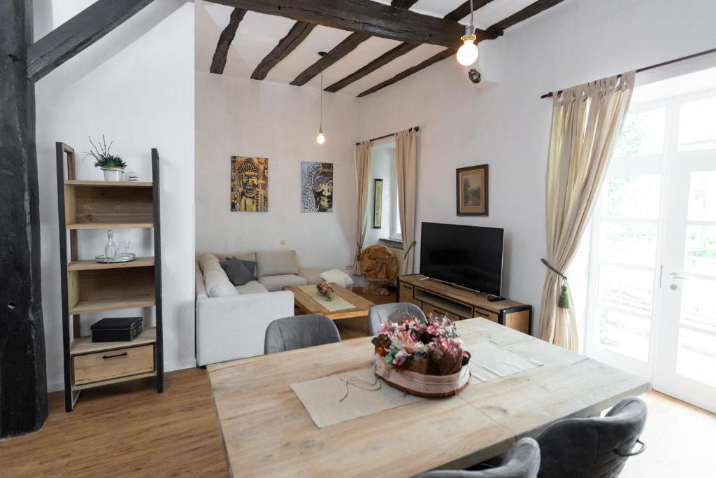 Apartment Zur Alten Weinkelter: Historic Timbered House With Bike Storage