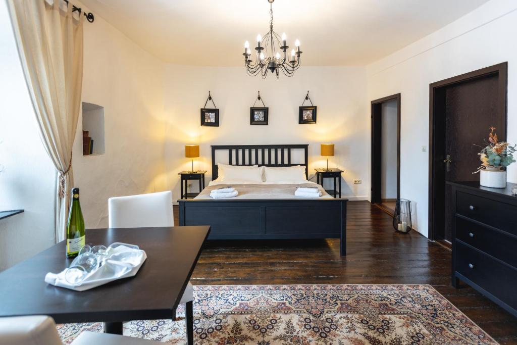 Apartment Zur Alten Weinkelter: Historic Timbered House With Bike Storage *