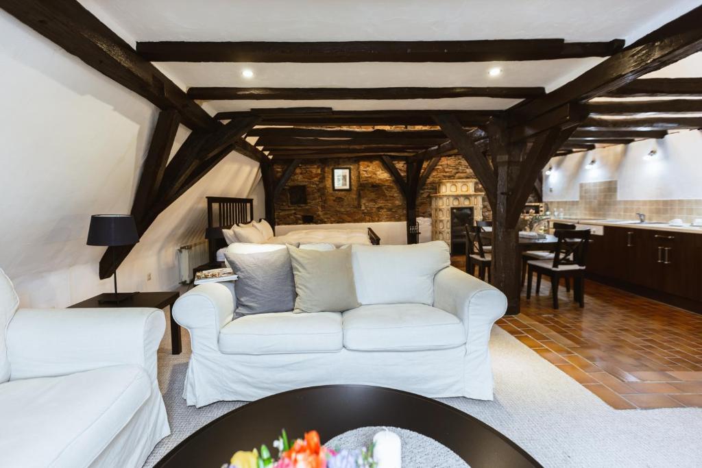 Zur Alten Weinkelter: Historic Timbered House With Bike Storage
