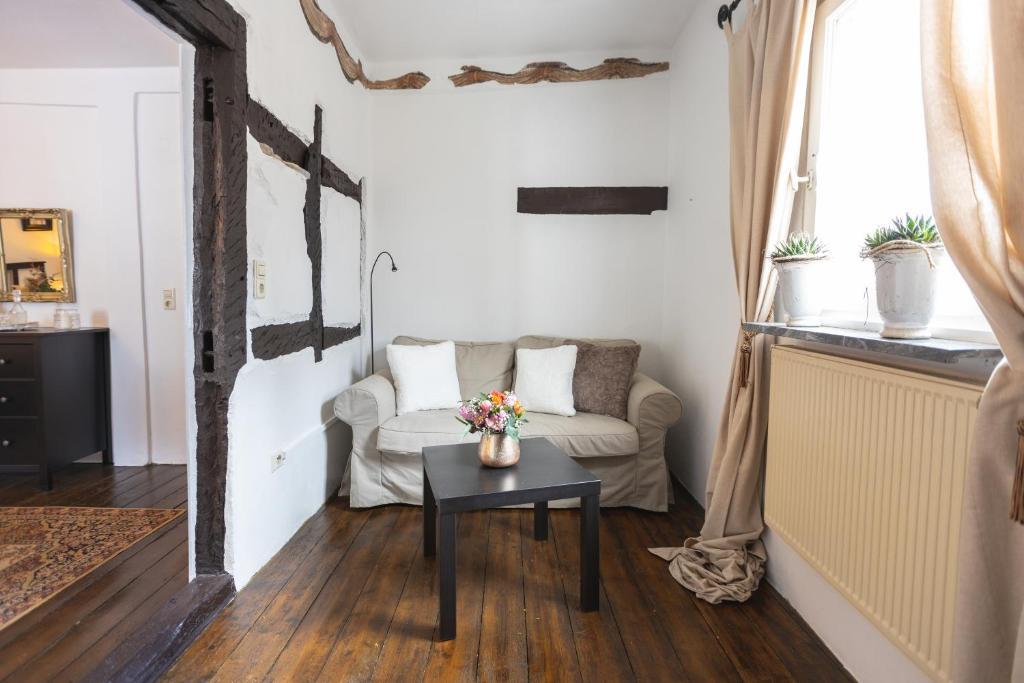 Apartment Zur Alten Weinkelter: Historic Timbered House With Bike Storage