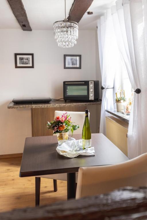 Zur Alten Weinkelter: Historic Timbered House With Bike Storage Apartment *