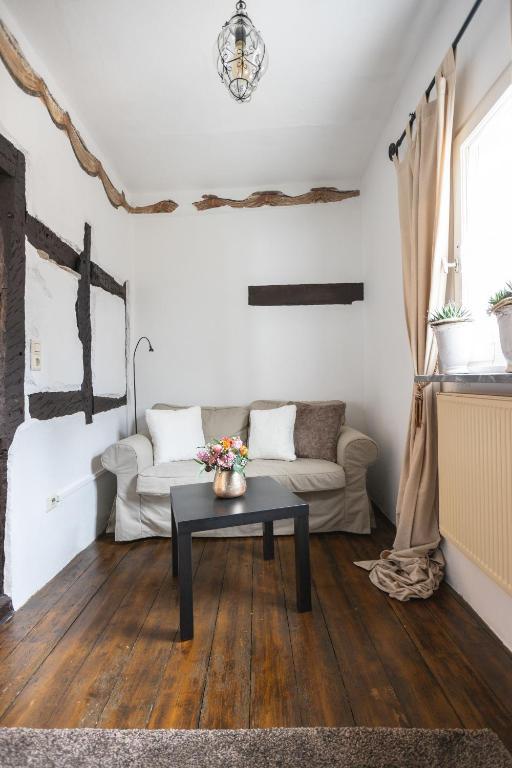 Apartment Zur Alten Weinkelter: Historic Timbered House With Bike Storage