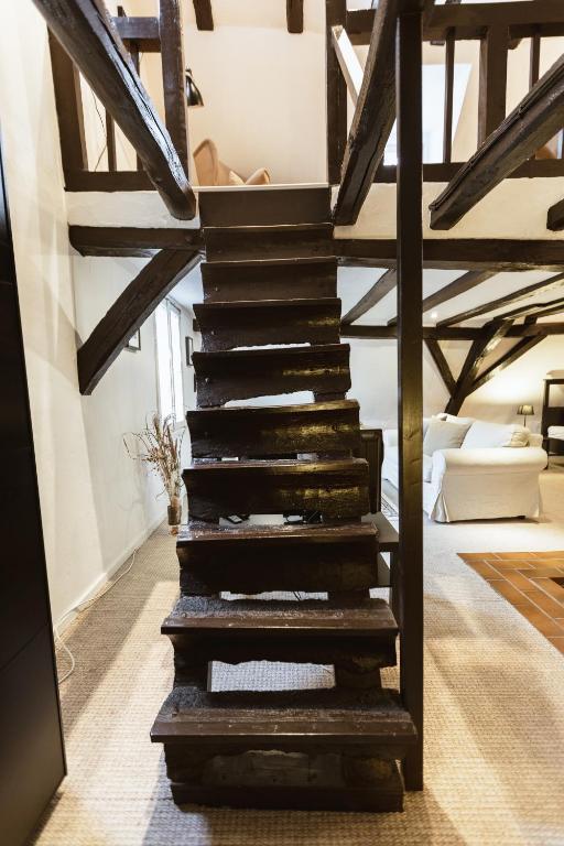 Zur Alten Weinkelter: Historic Timbered House With Bike Storage Apartment