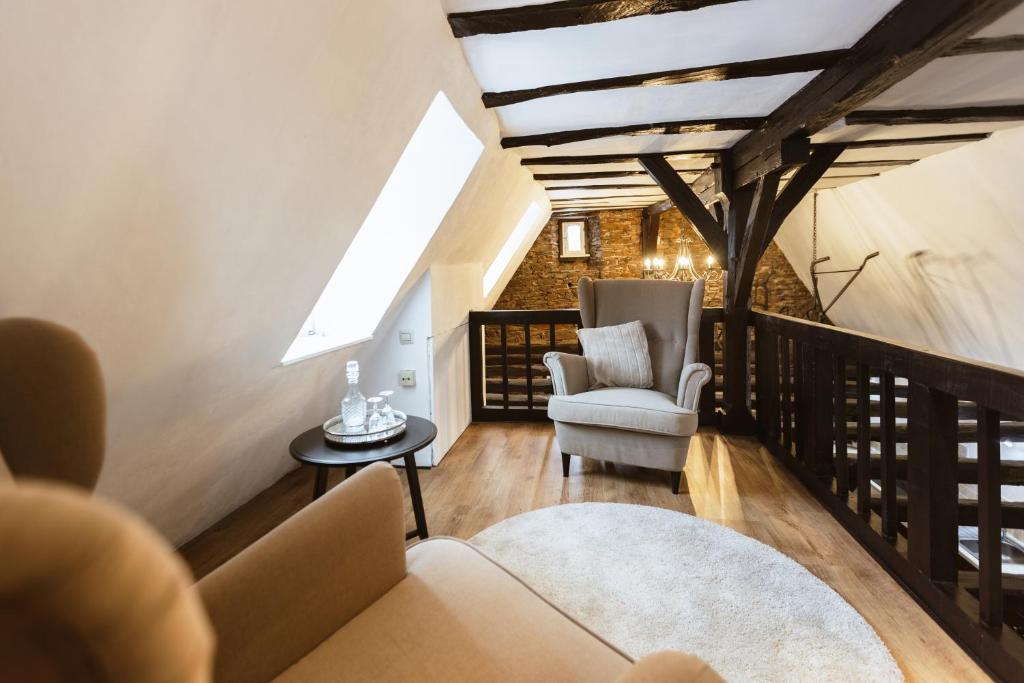 Zur Alten Weinkelter: Historic Timbered House With Bike Storage