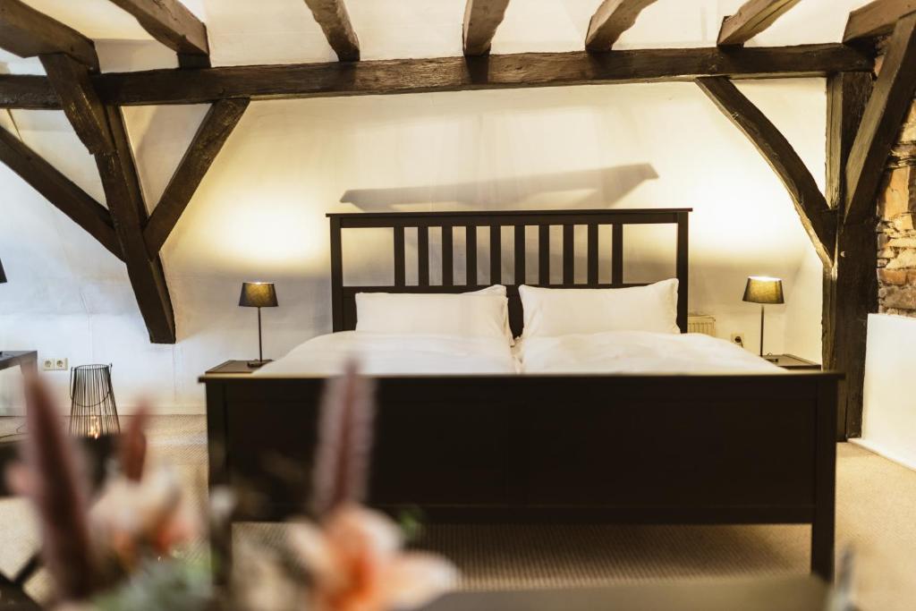 Zur Alten Weinkelter: Historic Timbered House With Bike Storage Apartment *