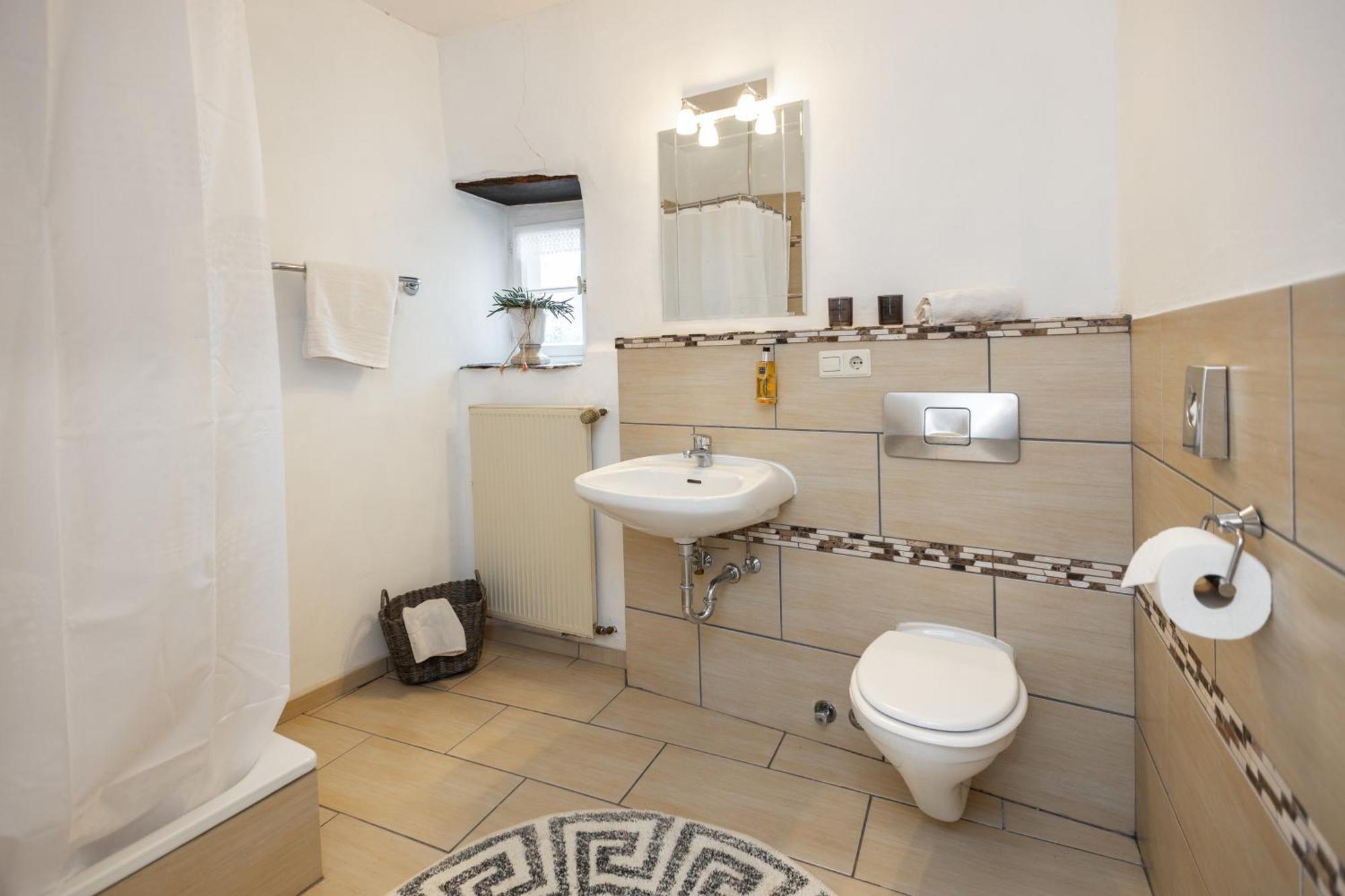 Seminarhaus Heim Retreat, Fachwerkhaus Von 1451, Yoga, Naturgarten Fuer 10 Personen Appartement *