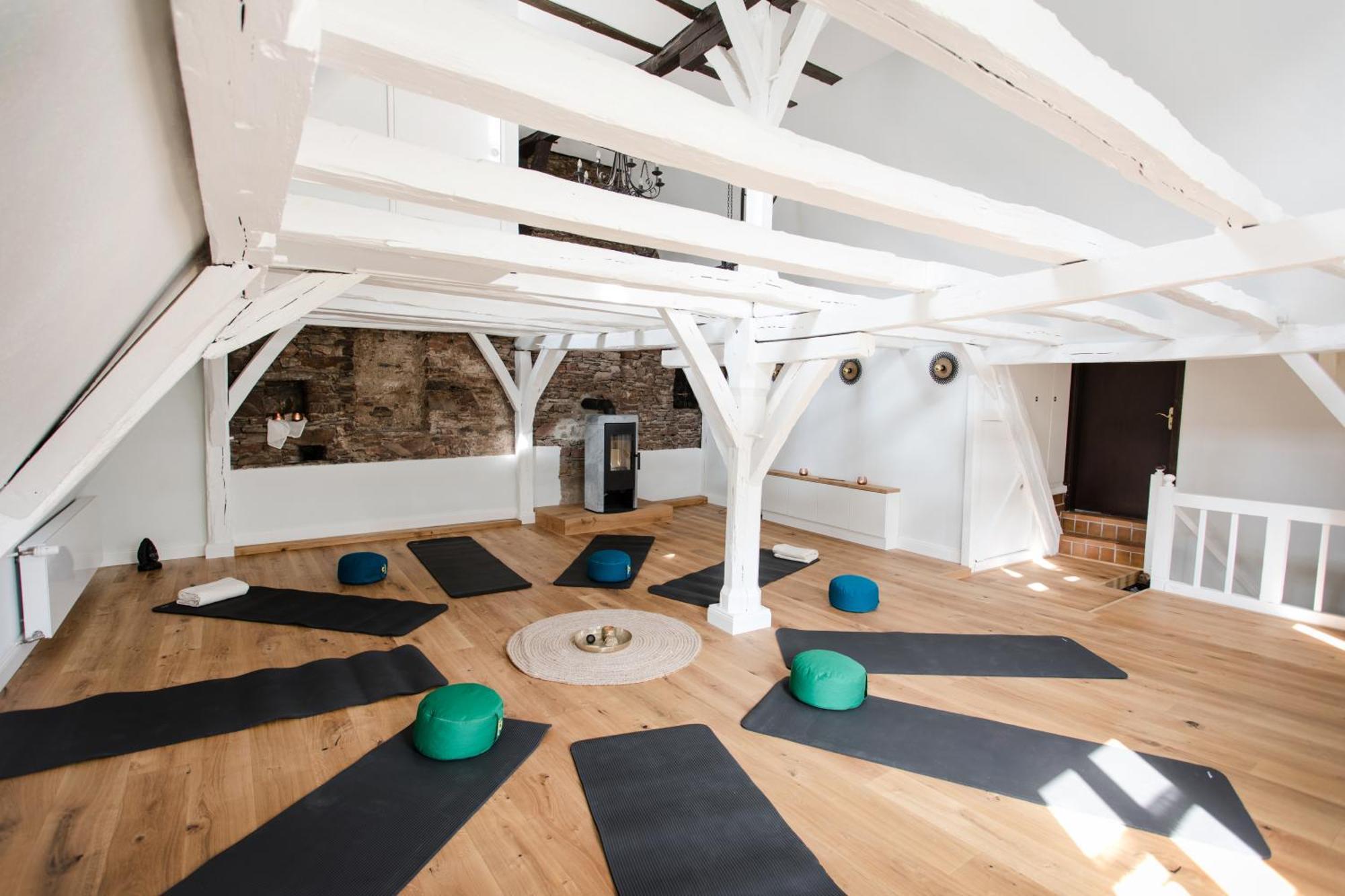 Appartement Seminarhaus Heim Retreat, Fachwerkhaus Von 1451, Yoga, Naturgarten Fuer 10 Personen